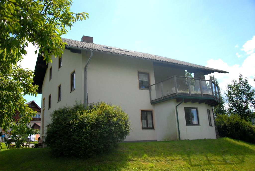 Fruehstueckspension Wiesenhaus Miesenbach  Bagian luar foto